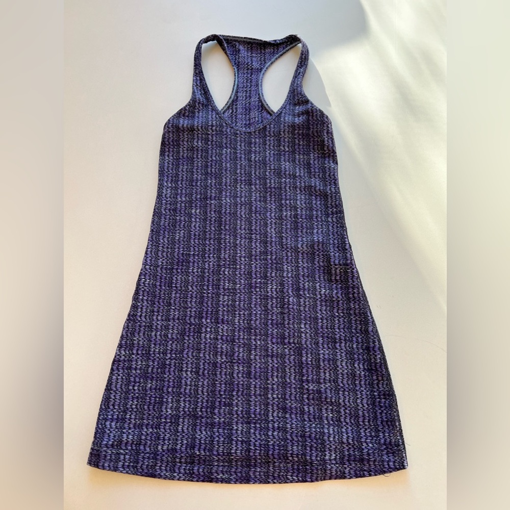 Lululemon tank.